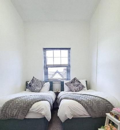 Entire 2 Bed Flat On 3Rd Floor Near City Centre & Stadium 카디프 외부 사진