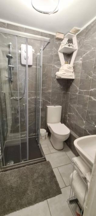 Entire 2 Bed Flat On 3Rd Floor Near City Centre & Stadium 카디프 외부 사진