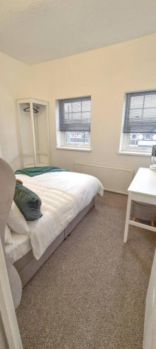 Entire 2 Bed Flat On 3Rd Floor Near City Centre & Stadium 카디프 외부 사진