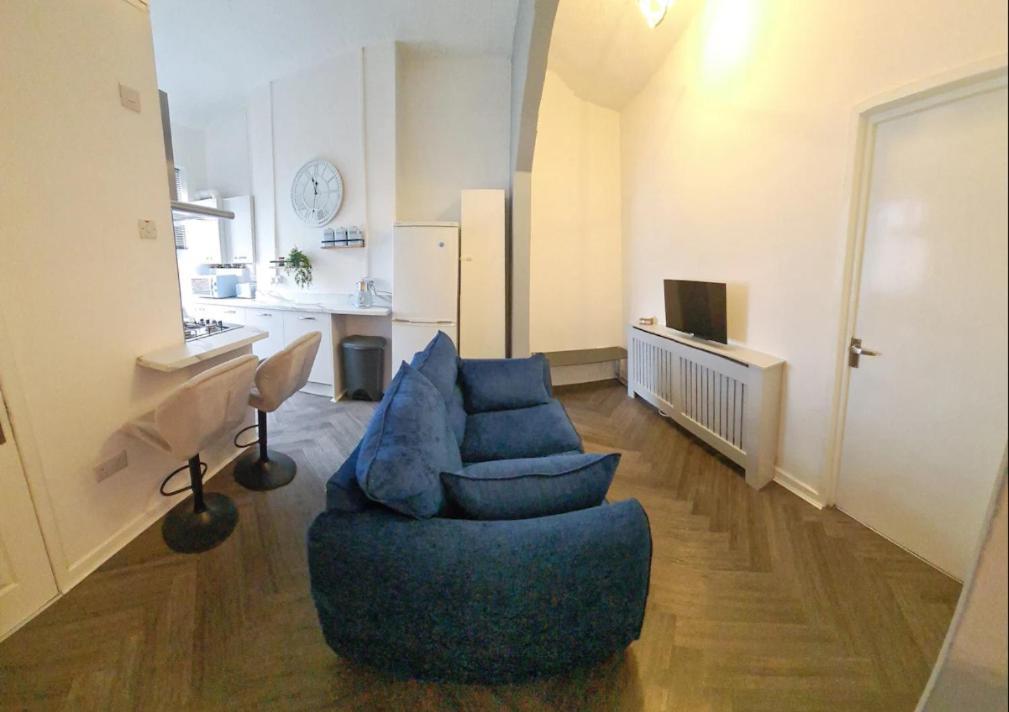 Entire 2 Bed Flat On 3Rd Floor Near City Centre & Stadium 카디프 외부 사진